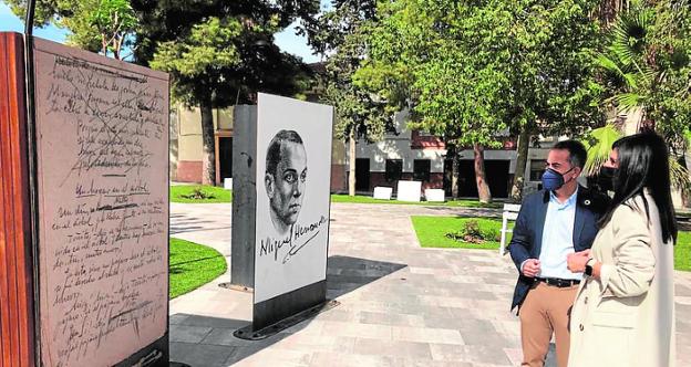 Remodelan la plaza Miguel Hernández de Lorquí