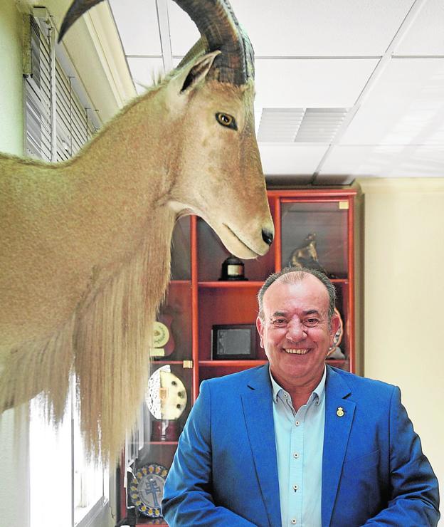 Manuel Gallardo: «La caza es absolutamente imprescindible; no cazar no es una opción»