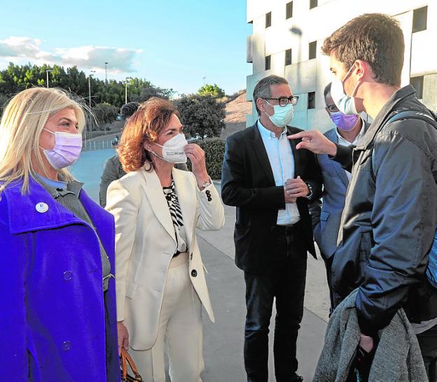Calvo apela a una reforma laboral centrada en la mujer