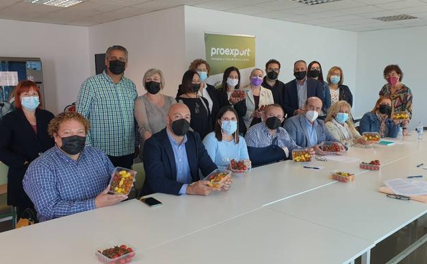 Proexport, CC OO y UGT firman el convenio colectivo de manipulado de tomate para 2.500 trabajadores de la Región