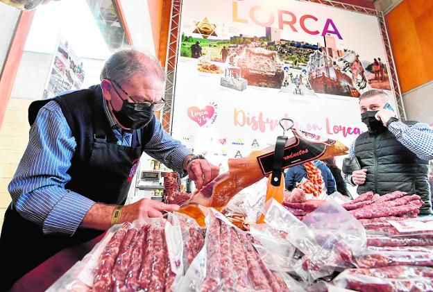 Productos artesanos y tapas clásicas de la Ciudad del Sol