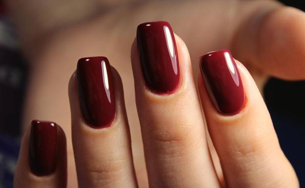 Descubre paso a paso cómo quitar la manicura permanente en casa