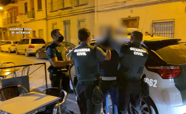 Detienen a cuatro personas por vender droga en varios locales de ocio de Cieza