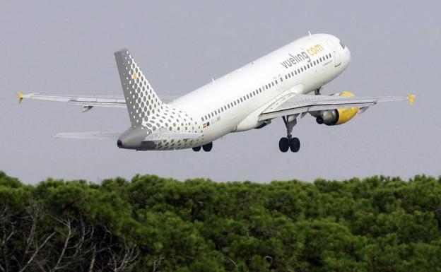 Esto es lo que tendrás que pagar por viajar con maleta si coges un avión de Vueling