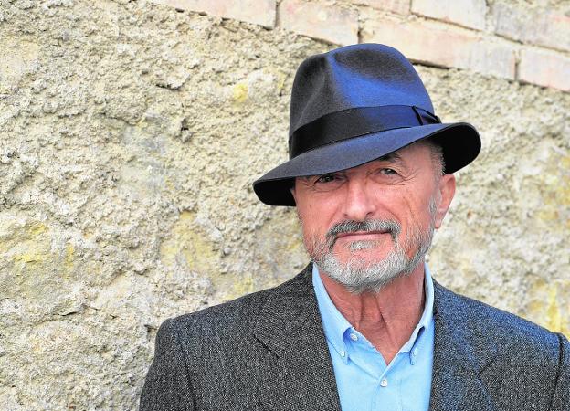 Pérez-Reverte: «Llego feliz a la edad que tengo. Soy viejo, lo digo sin dramatismo»