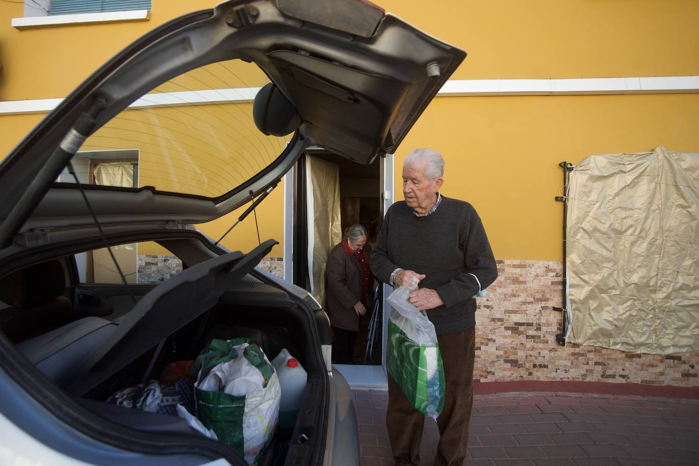 Los últimos vecinos de la Orilla de la Vía se despiden de sus hogares