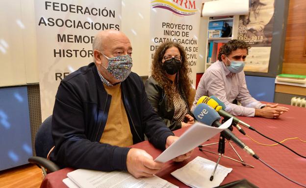 Descendientes de víctimas del franquismo: «Lo lícito y moral es entregar un muerto siempre a la familia»