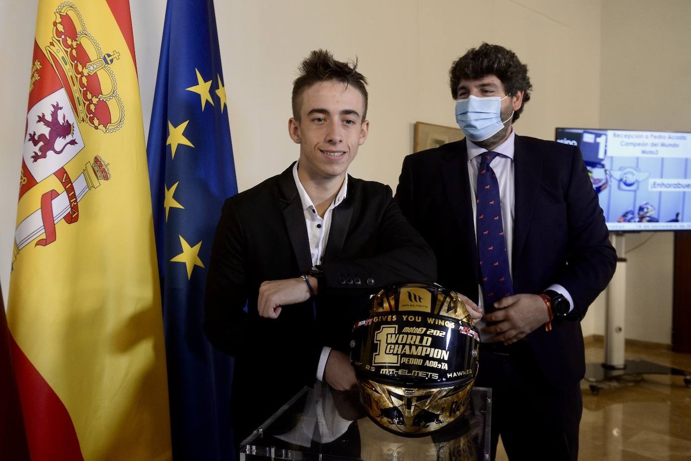 La Comunidad homenajea a Acosta