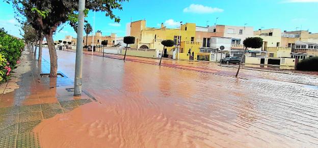 Las lluvias dejan hasta 30 litros en el litoral de la Región de Murcia y cortan el camino del Sifón en Cartagena