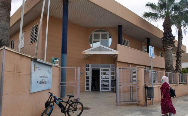 Crecen las quejas en los centros de salud de Cartagena por la falta de médicos y los retrasos en la atención