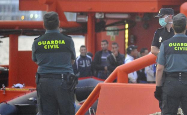 Detenido en Cartagena el capitán de un barco con 8 inmigrantes irregulares