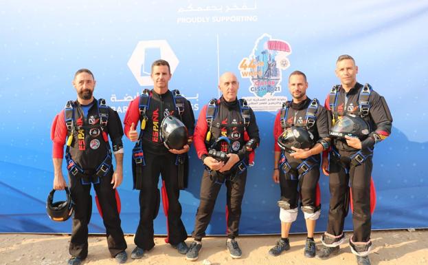 Los paracaidistas de Alcantarilla establecen un nuevo récord nacional en la disciplina 'Vuelo en formación'