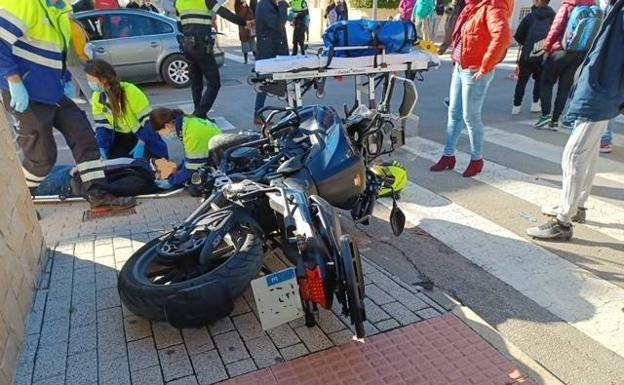 Trasladado al hospital tras colisionar su moto contra un turismo en Molina de Segura