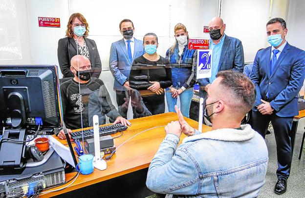 Las oficinas de registro tendrán intérprete de lenguaje de signos