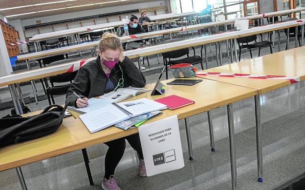 La UNED llega a los 4.500 estudiantes gracias al tirón del grado de Psicología