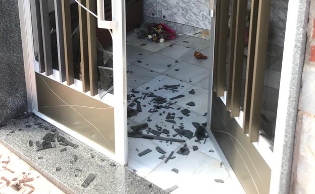 Destrozan puertas y ventanas de 40 panteones en el cementerio de Javalí Nuevo