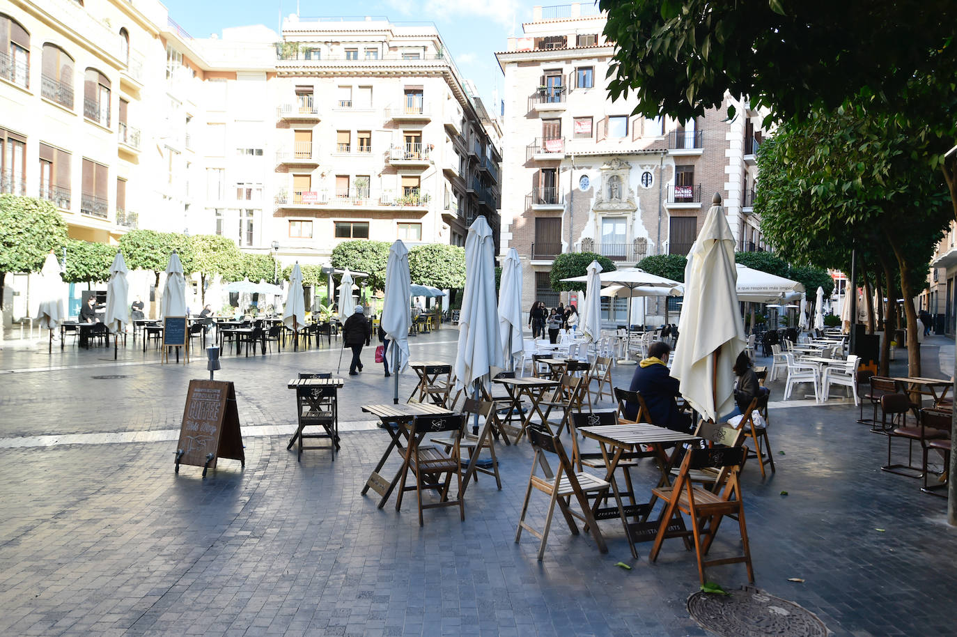 Las terrazas de la zona de la Catedral de Murcia podrán sumar un 15% más de mesas