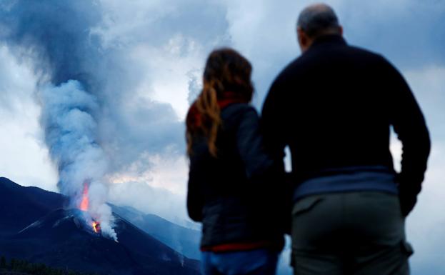 La lava sepulta 3.100 nichos, el único crematorio de La Palma y una planta eólica