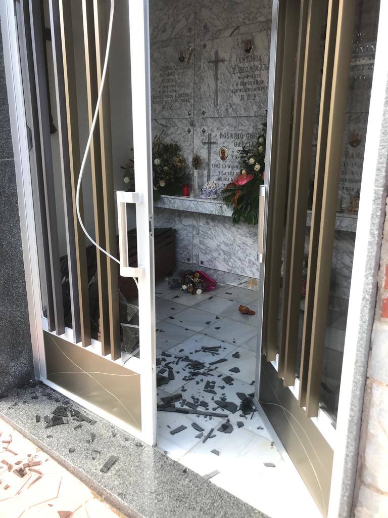 Destrozan puertas y ventanas de 40 panteones en el cementerio de Javalí Nuevo