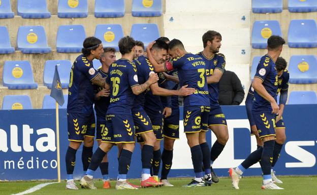 El UCAM se luce ante el Algeciras