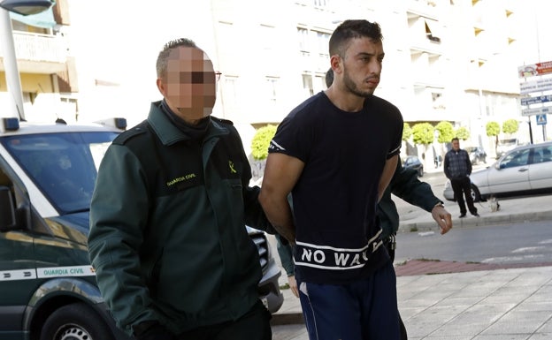 La Audiencia prohíbe que el padre del sospechoso del doble crimen de Las Torres pueda ser su acusador