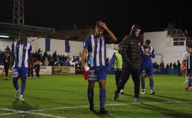 Un heroico Águilas cae en los penaltis frente al Almería