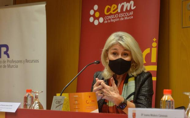 Encarna Cuenca: «Es adecuado que la repetición de curso sea consensuada por los docentes»