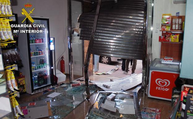 Caen los aluniceros que asaltaron un estanco en El Raal