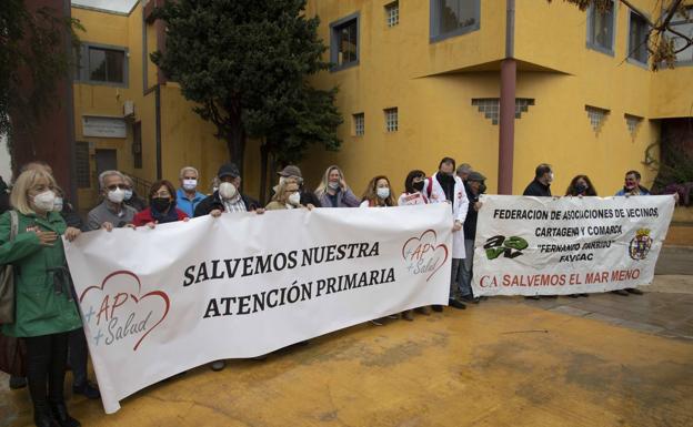 Los vecinos de Cartagena exigen contratar más médicos para abrir los centros de salud por la tarde