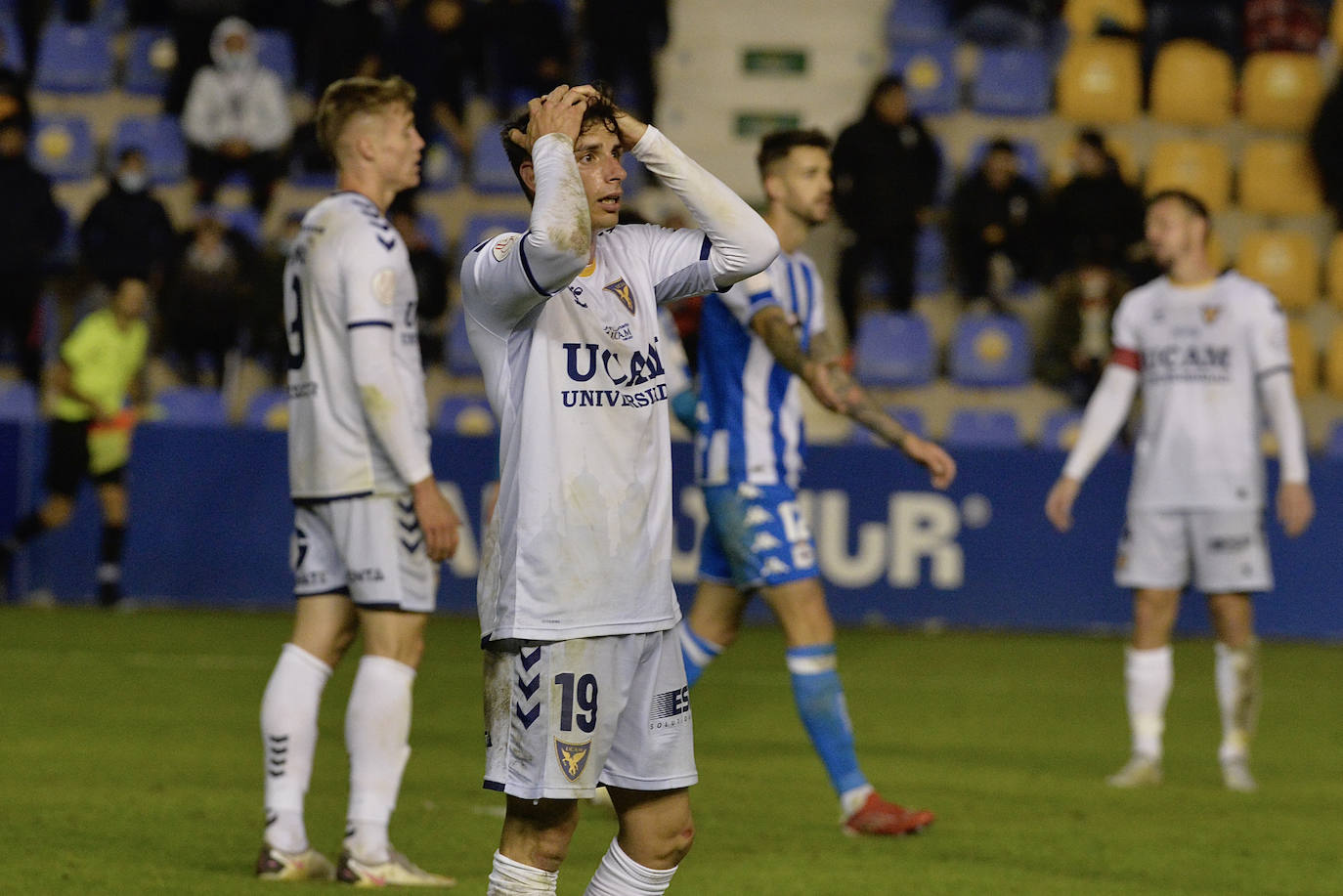 El UCAM hace sufrir a un Deportivo letal (3-4)