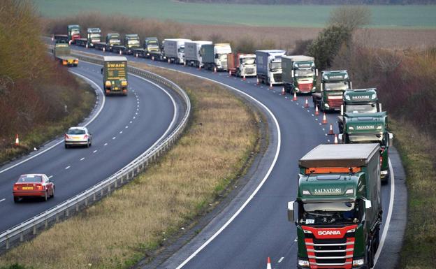 Los transportistas amenazan con paros indefinidos tras rechazar la propuesta del Gobierno