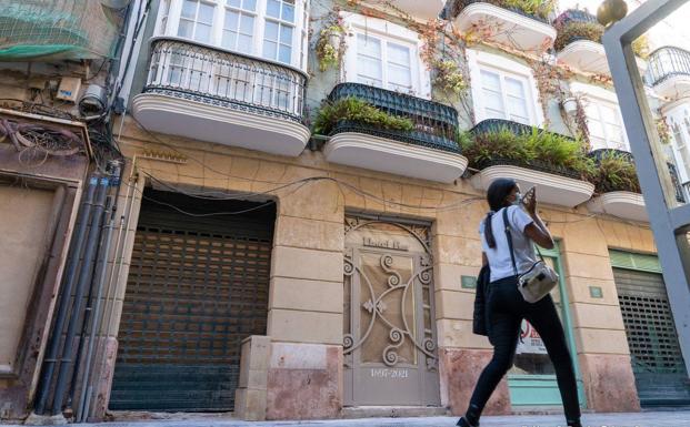 El Ayuntamiento de Cartagena permitirá rehabilitar un edificio y crear nuevas viviendas en la calle Honda