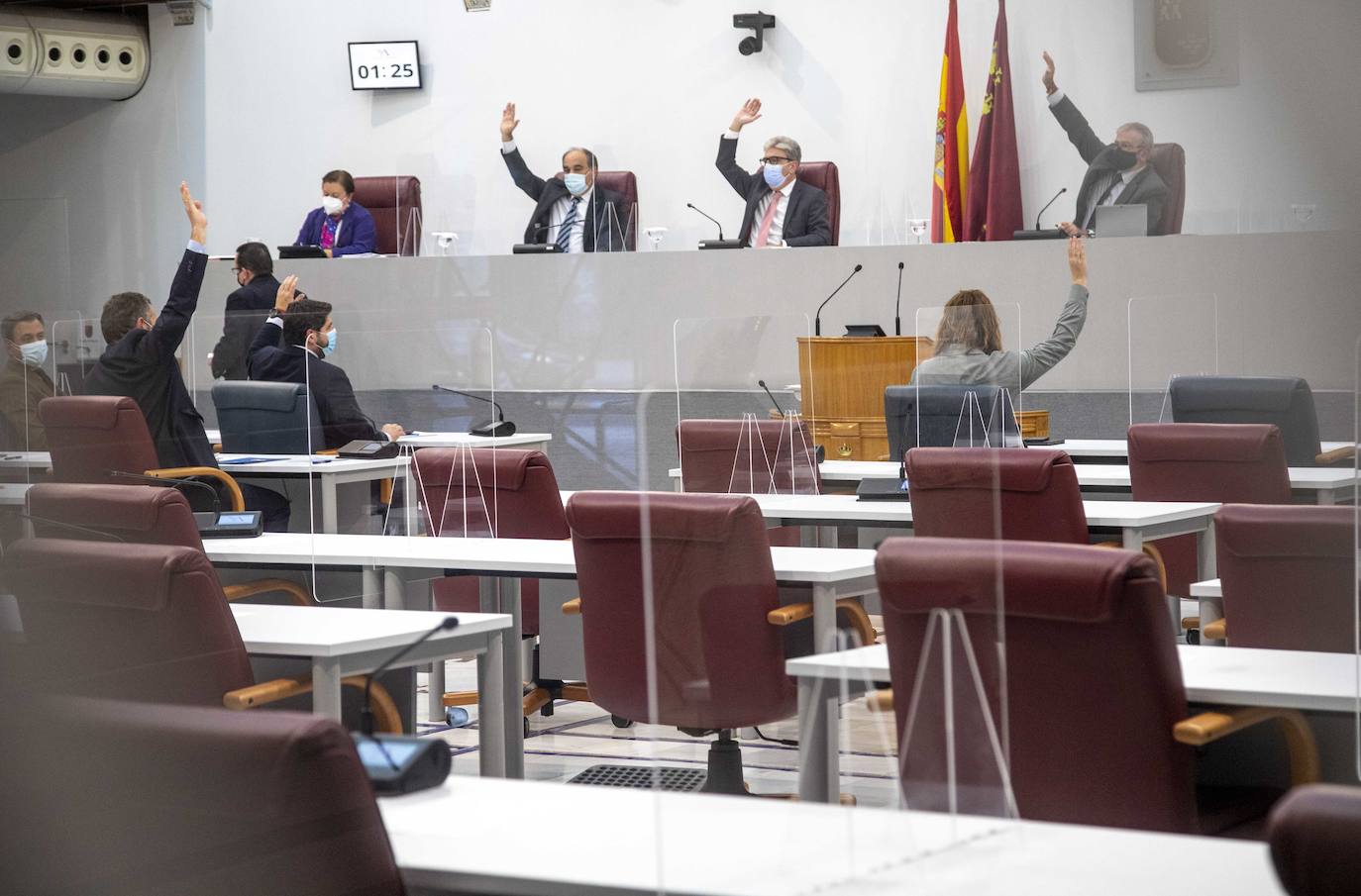 Gobierno y oposición dinamitan el diálogo y el consenso con la retirada del Estatuto