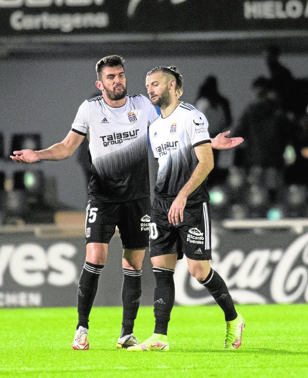 Vuelan dos puntos en una noche de mucho nivel