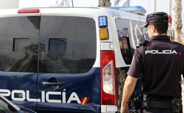 Dos arrestados por robar en una tienda de telefonía de El Ejido y huir en un coche sustraído en Murcia