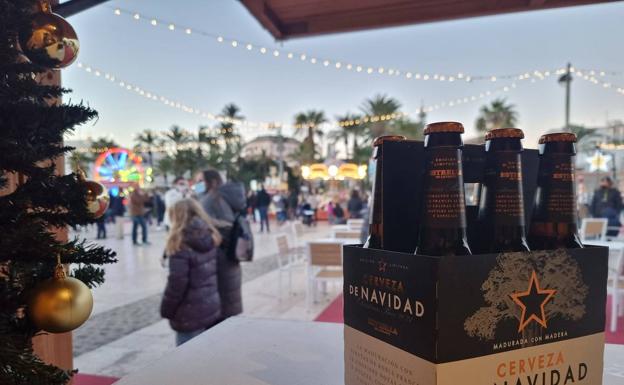 Estrella de Levante vende su Cerveza de Navidad en el Mercadillo del Puerto de Cartagena
