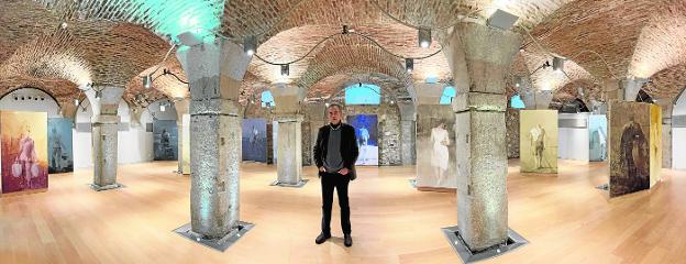 The white painter Pedro Cano, yesterday in Madrid, surrounded by the works of his exhibition 'Identity in transit', in the Vault Room of the Casa de la Panadería. 