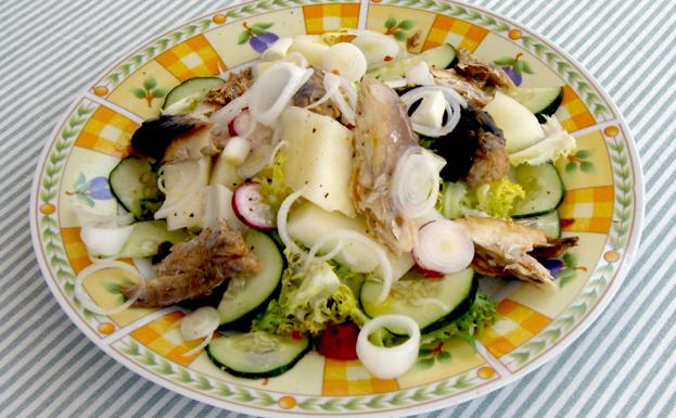 Ensalada de escabeche de caballa