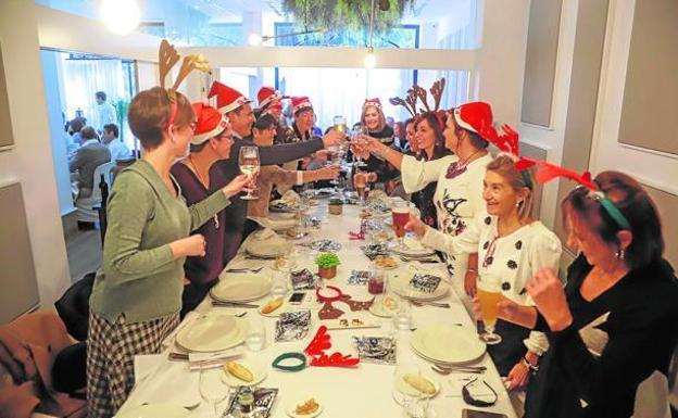 Educación pide a los docentes que eviten la celebración de comidas y cenas navideñas