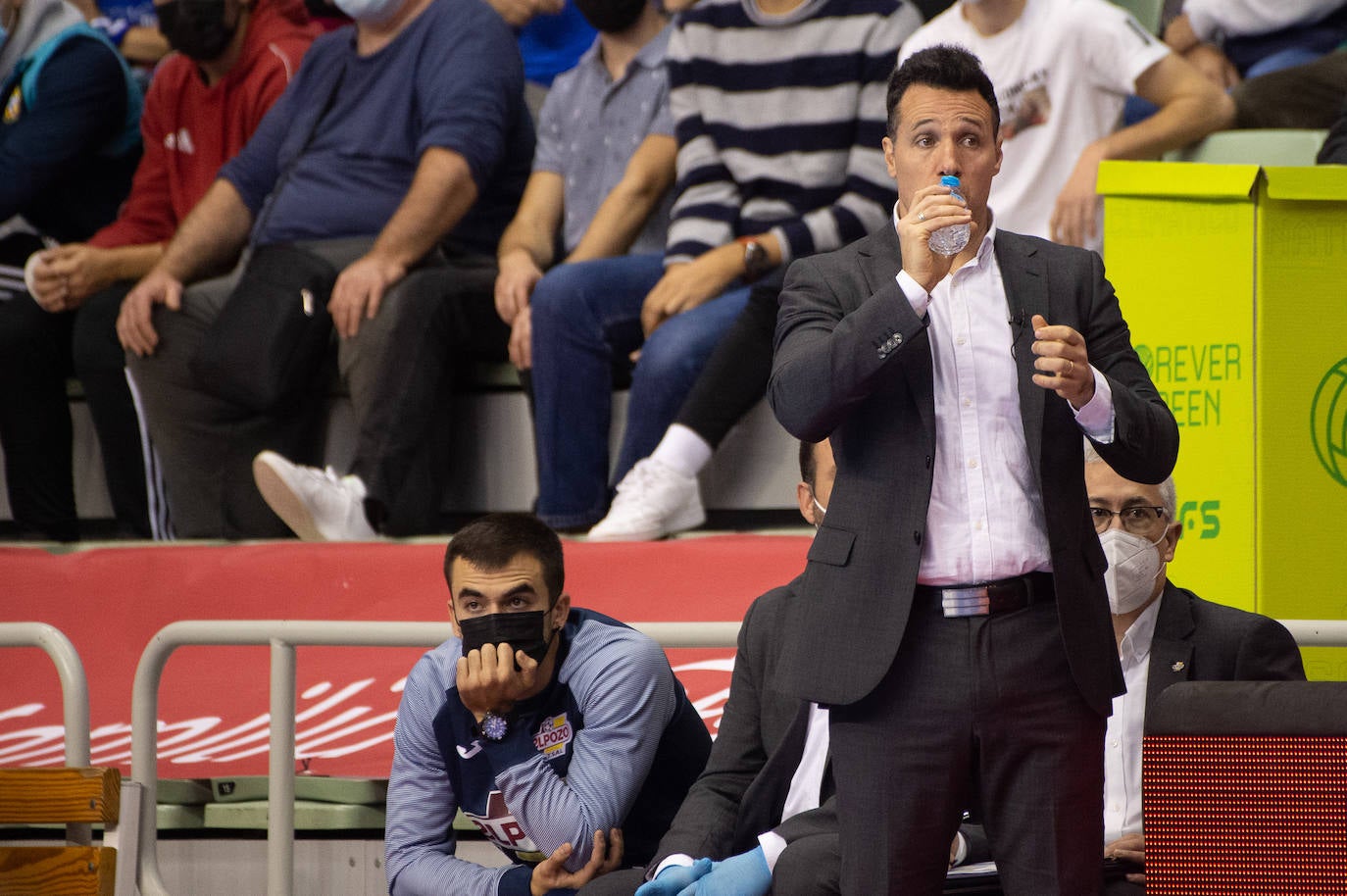 La derrota de ElPozo ante Valdepeñas, en imágenes