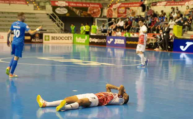 Felipe Valerio, lying down, laments with his hands on his face.