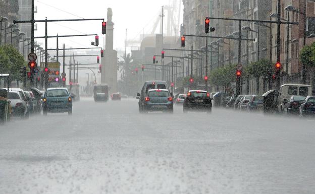 Consejos para conducir cuando el asfalto está mojado