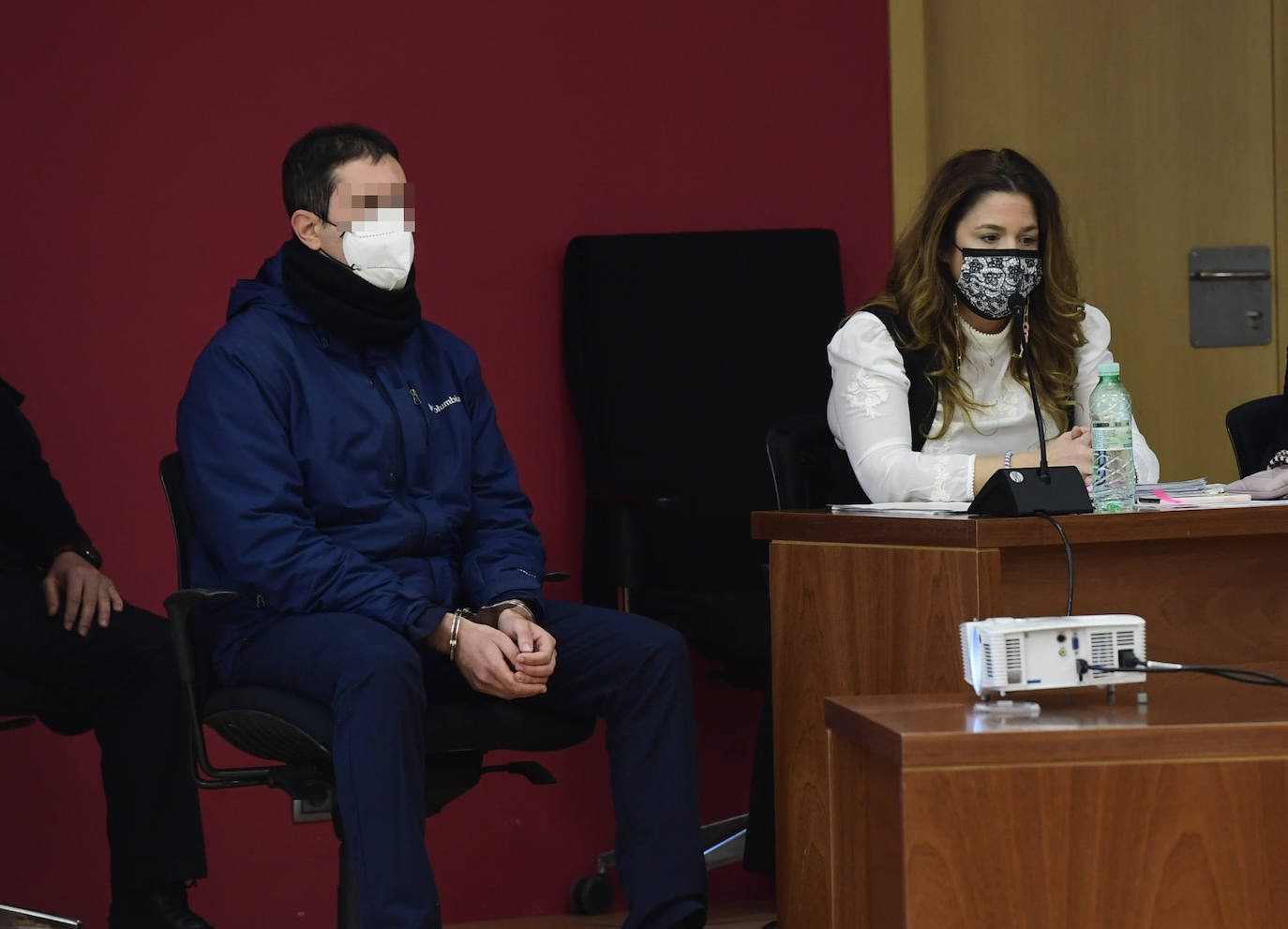 El hijo del doctor Villegas, afectado por un trastorno mental, reconoce que lo mató porque «no vi otra salida»