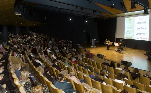 Pedreño agradece la labor de los 270 profesionales jubilados en 2020 y 2021 en el área de salud I de la Arrixaca