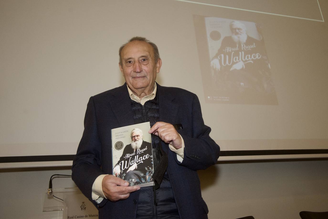 Medina Precioso aborda la figura de Russel Wallace