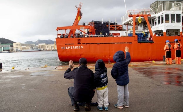 El 'Hespérides' zarpa hacia la Antártida en 'modo burbuja'