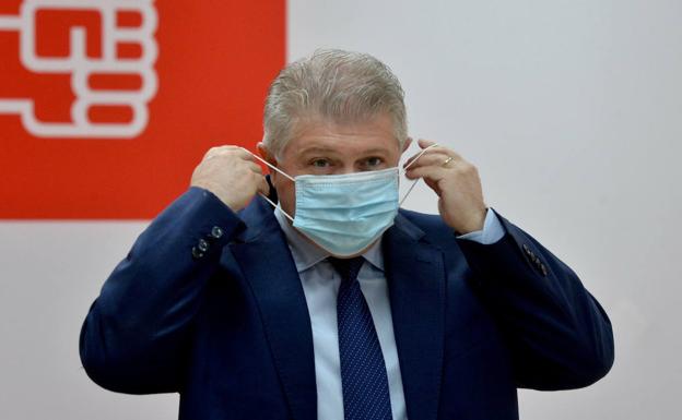 José Vélez pregunta a López Miras si «le exige el pasaporte Covid a la consejera Campuzano, que reniega de la vacunación»