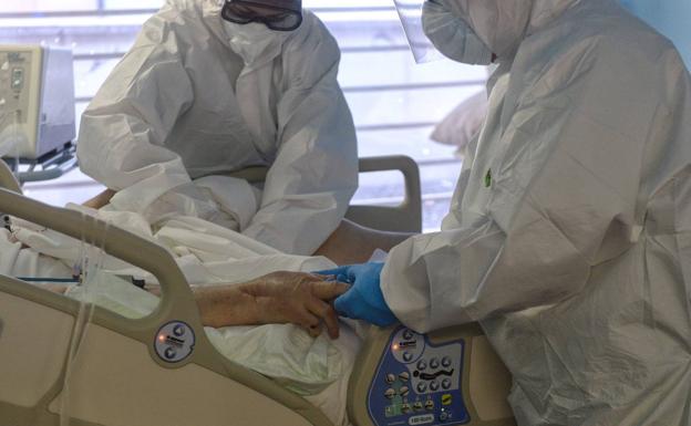 Satse de la Región de Murcia denuncia la falta de personal y recursos para atender «unas UCI saturadas»