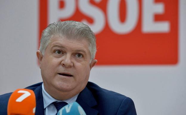 Vélez insta a López Miras a convocar a los alcaldes para coordinar actuaciones ante el aumento de contagios