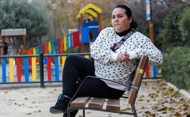 «Siento que la Justicia no me está protegiendo», denuncia la mujer de Lorca a la que machacaron la cabeza